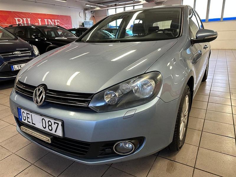 Ljusblå Begagnad 2010 VW Golf VI Halvkombi | 59 800 kr (Marknadspris) - Bild 1/4
