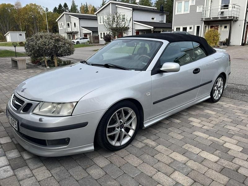 Grå Begagnad 2004 Saab 9-3 Cabriolet Aero Cab | 85 000 kr - Bild 1/4