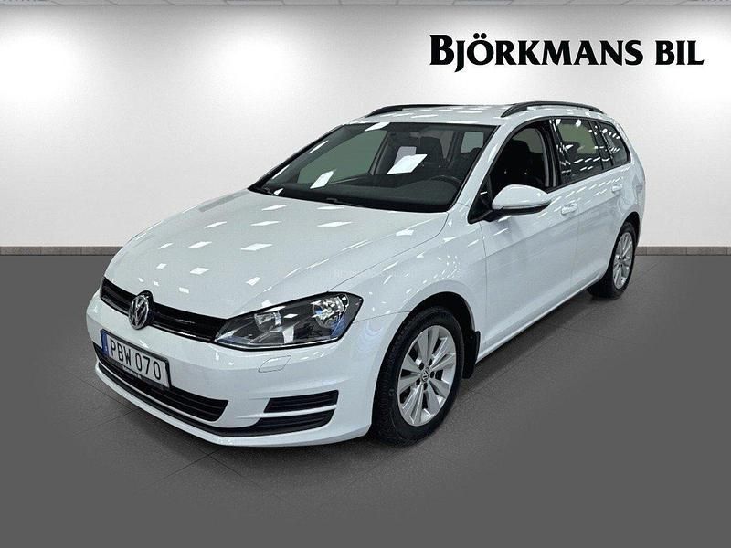 Vit Begagnad 2016 VW Golf VII Kombi | 124 900 kr (Marknadspris) - Bild 1/4