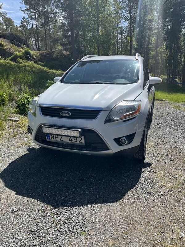 Vit Begagnad 2011 Ford Kuga Trend SUV | 55 000 kr (Bra pris) - Bild 1/4