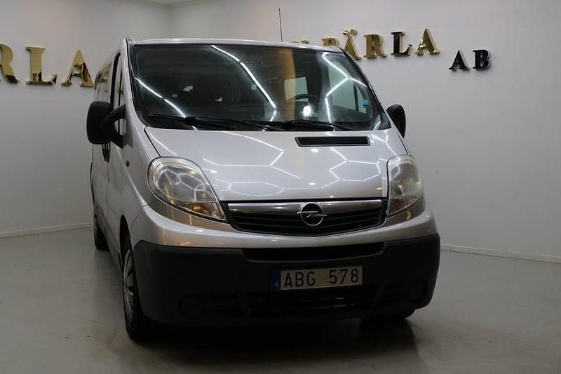 Begagnad Opel Vivaro 117 HK (86 kW) 2007 Grå Minibuss