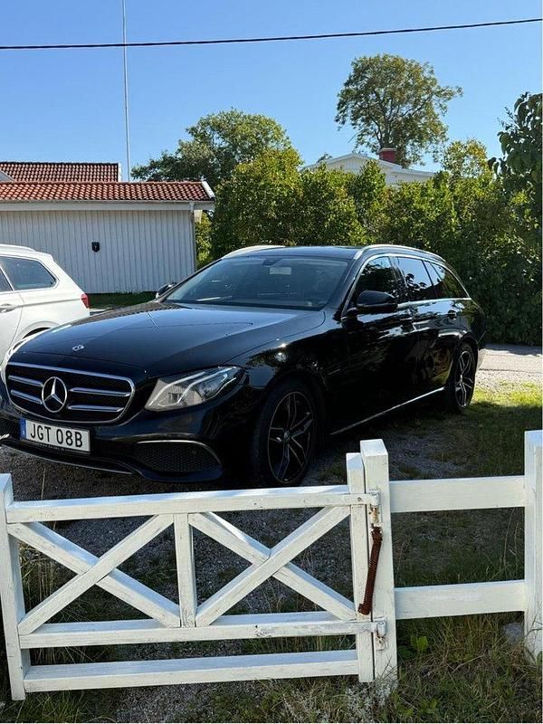 Svart Begagnad 2019 Mercedes E200 Avantgarde Kombi | 179 000 kr (Marknadspris) - Bild 1/4