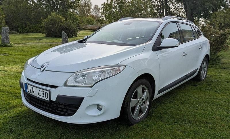 Vit Begagnad 2012 Renault Mégane GrandTour Dynamique Kombi | 39 000 kr (Marknadspris) - Bild 1/4