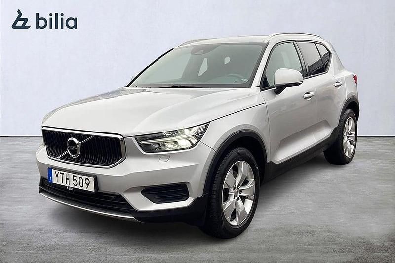 Silver Begagnad 2018 Volvo XC40 Momentum SUV | 259 900 kr (Marknadspris) - Bild 1/4