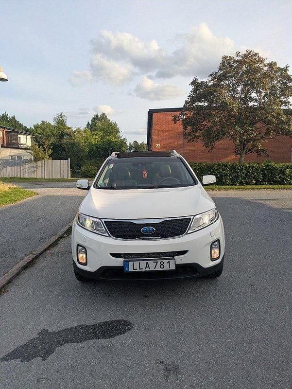 Vit Begagnad 2014 Kia Sorento 2 SUV | 129 500 kr (Marknadspris) - Bild 1/4
