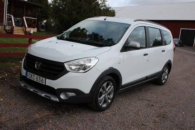 Vit Begagnad 2016 Dacia Lodgy Stepway Minibuss | 59 900 kr (Bra pris) - Bild 1/4