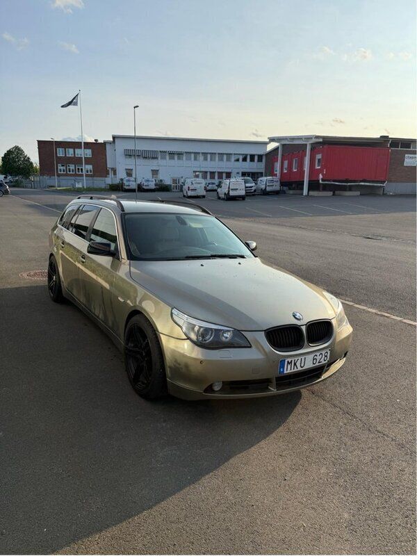 Grön Begagnad 2007 BMW 520 Kombi | 65 000 kr (Lite dyr) - Bild 1/3