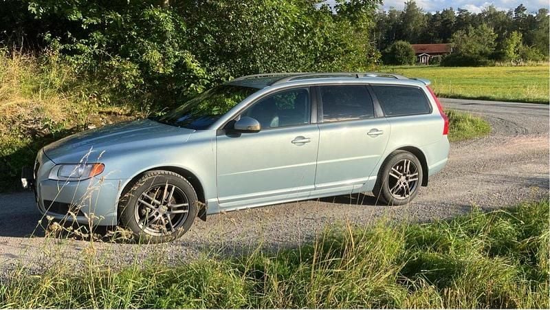 Blå Begagnad 2008 Volvo V70 Kombi | 46 000 kr (Bra pris) - Bild 1/4