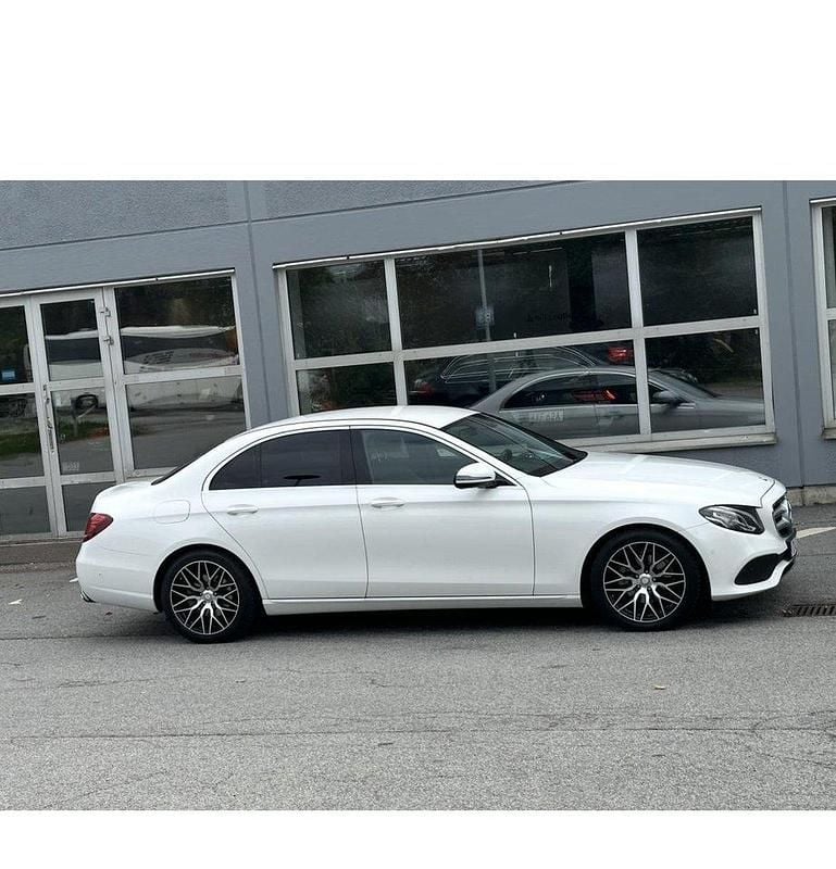 Vit Begagnad 2018 Mercedes E200 Avantgarde Sedan | 229 900 kr (Marknadspris) - Bild 1/4