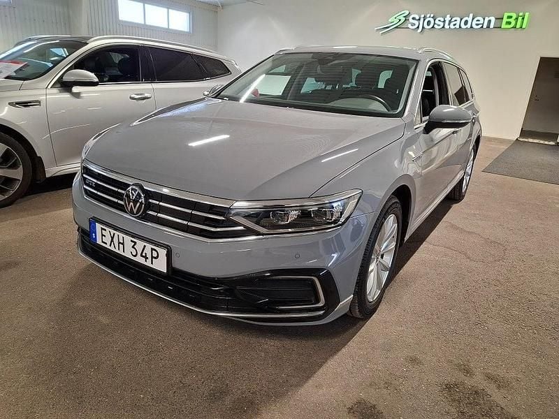 Begagnad VW Passat GTE 156 HK (114 kW) 2023 Grå Kombi