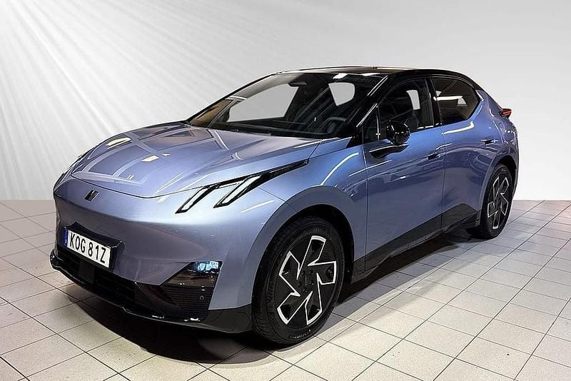 Blå Begagnad 2025 Lynk & Co 02 SUV | 399 900 kr (Superpris) - Bild 1/4