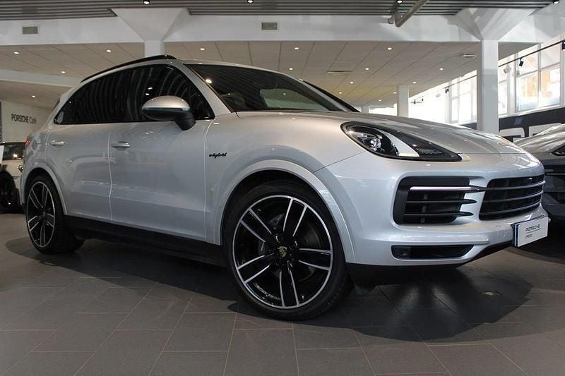Okänd Begagnad 2022 Porsche Cayenne Platinum Edition SUV | 885 000 kr (Marknadspris) - Bild 1/4