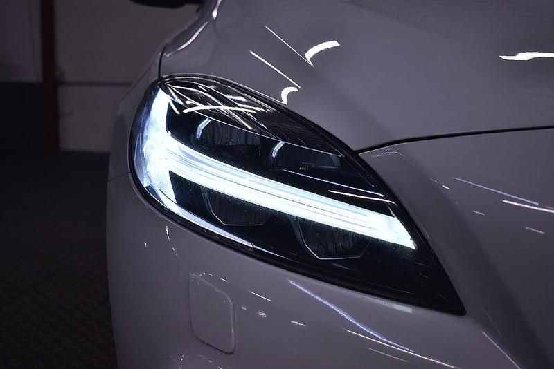 Begagnad Volvo V40 Momentum 150 HK (110 kW) 2017 Vit Halvkombi