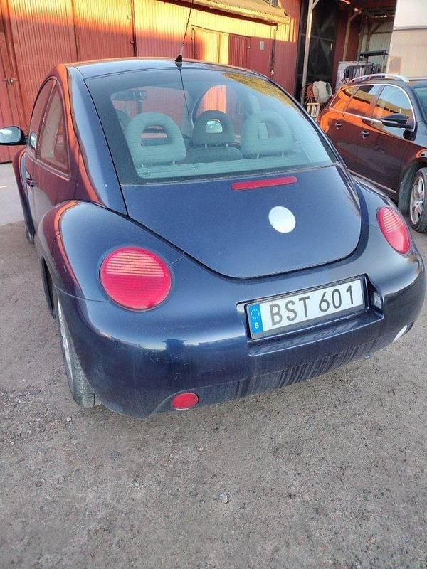 Blå Begagnad 2002 VW Beetle Highline Halvkombi | 7 500 kr (Bra pris) - Bild 1/4