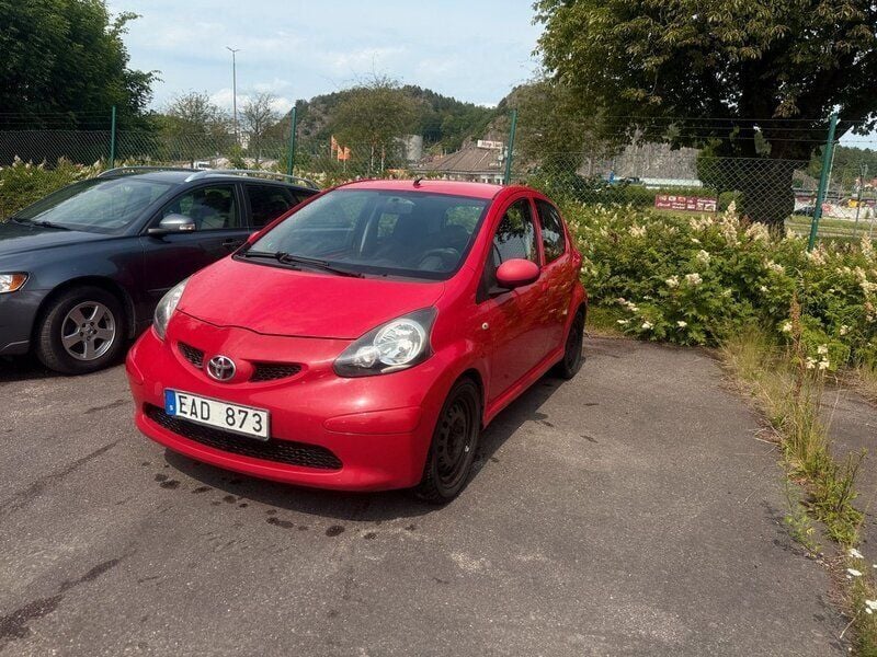 Röd Begagnad 2006 Toyota Aygo Halvkombi | 21 900 kr (Marknadspris) - Bild 1/4