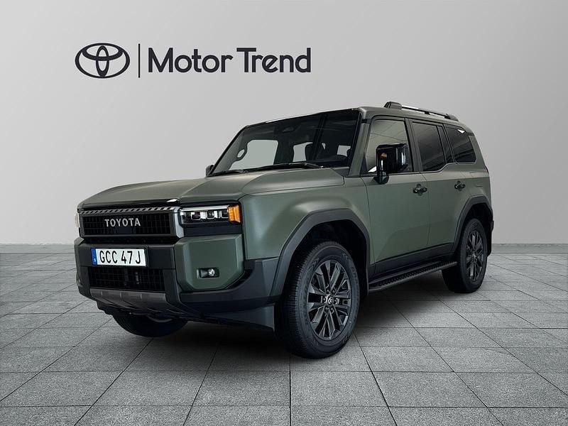 Svart Begagnad 2024 Toyota Land Cruiser Executive SUV | 1 079 000 kr (Bra pris) - Bild 1/3