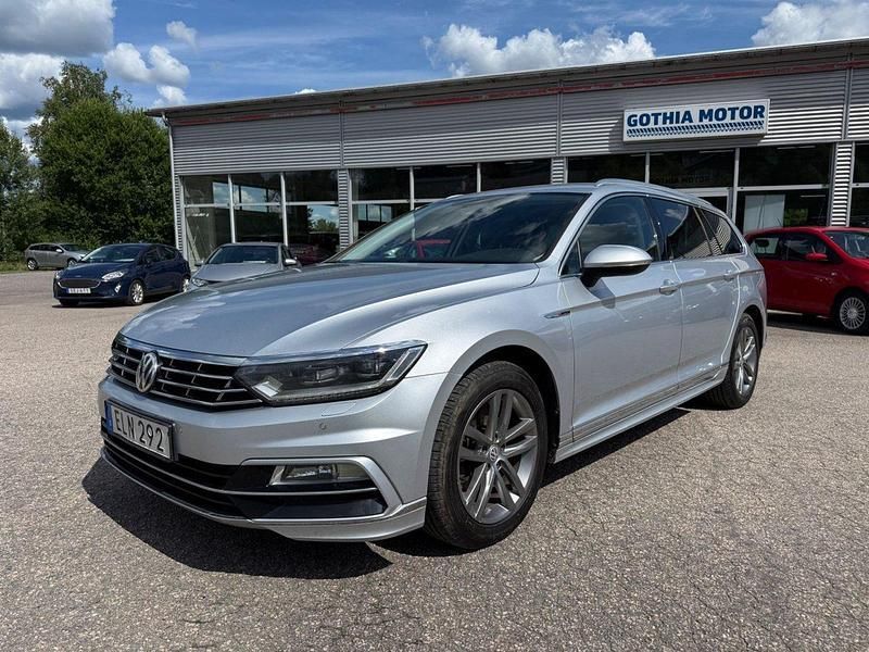Silver Begagnad 2017 VW Passat GT Kombi | 179 900 kr (Marknadspris) - Bild 1/4