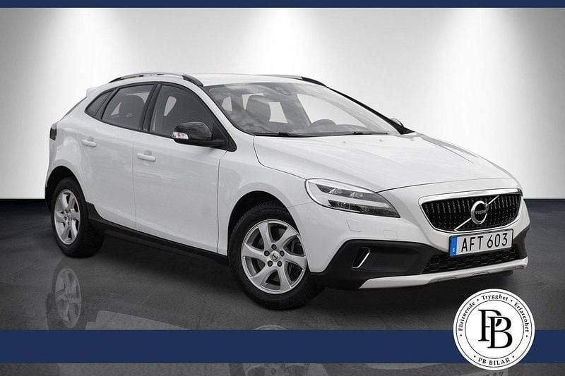 Vit Begagnad 2018 Volvo V40 CC Kombi | 199 900 kr (Marknadspris) - Bild 1/4