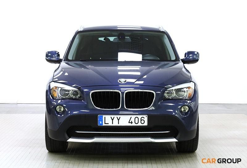 Blå Begagnad 2012 BMW X1 SUV | 144 900 kr (Marknadspris) - Bild 1/4