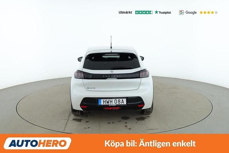 Begagnad Peugeot e-208 Allure 100 kW (137 HK) 2022 Vit Halvkombi