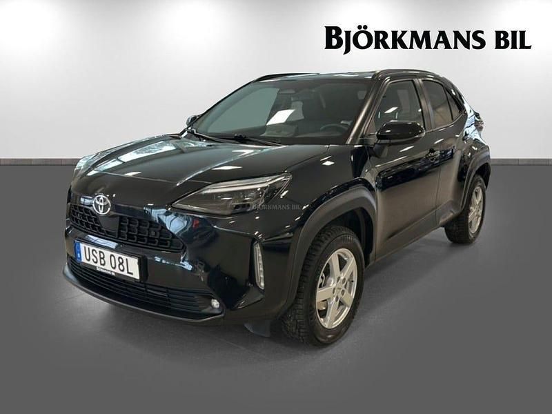 Svart Begagnad 2024 Toyota Yaris Active Halvkombi | 294 900 kr (Dyr) - Bild 1/4