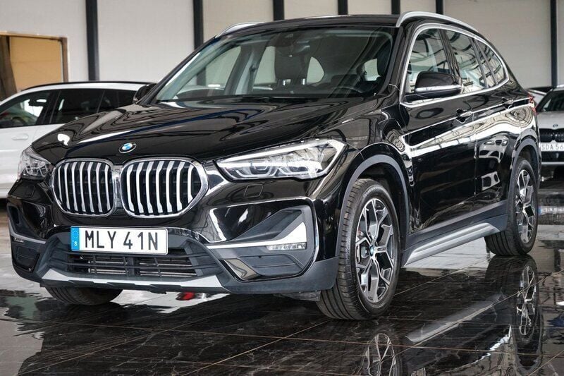 Svart Begagnad 2021 BMW X1 xLine SUV | 289 500 kr (Bra pris) - Bild 1/4