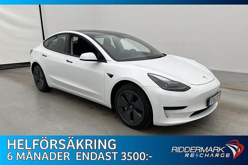 Vit Begagnad 2022 Tesla Model 3 Standard Range Sedan | 278 990 kr (Bra pris) - Bild 1/3