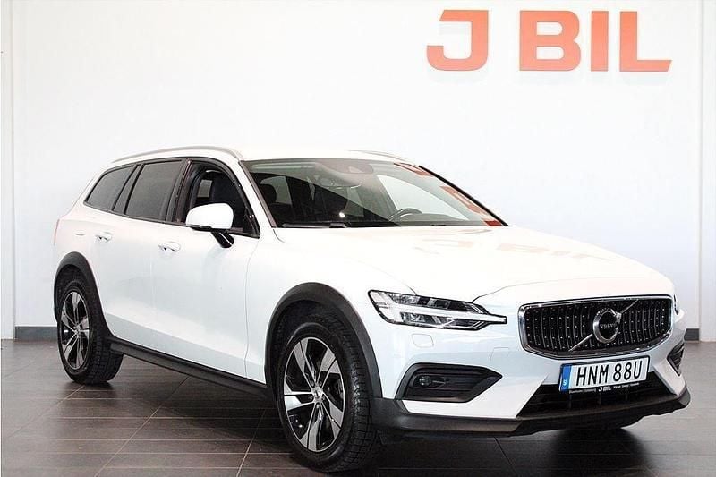 Vit Begagnad 2021 Volvo V60 CC Momentum Kombi | 279 900 kr (Marknadspris) - Bild 1/4