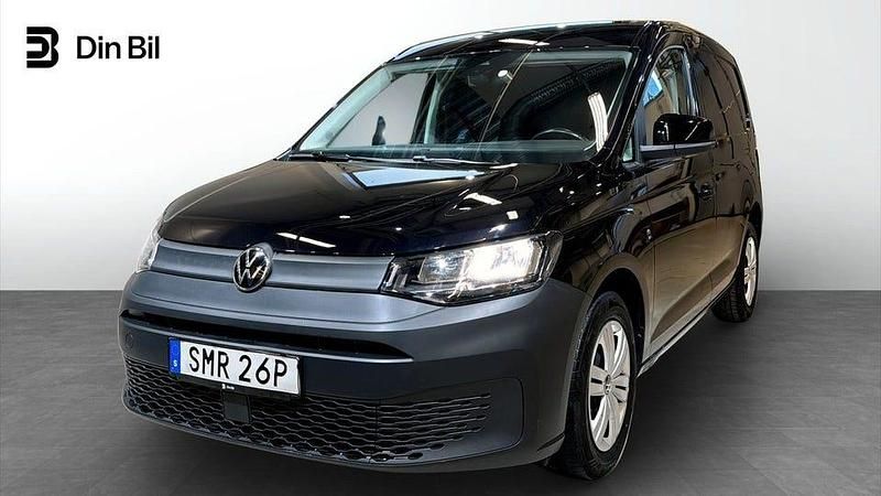 Deep black perleffekt Begagnad 2023 VW Caddy Minibuss | 289 900 kr (Marknadspris) - Bild 1/4