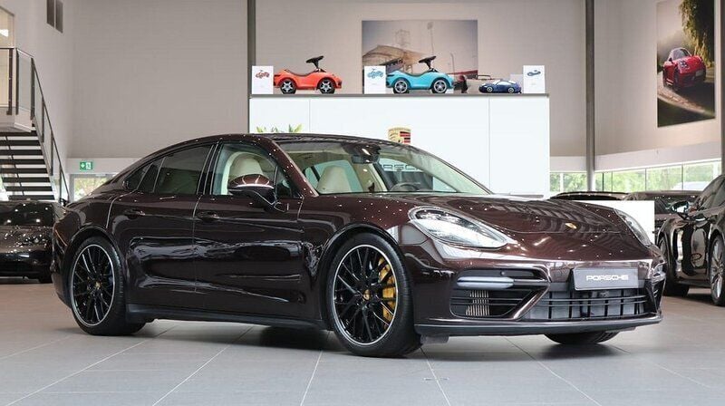 Brun Begagnad 2019 Porsche Panamera Turbo S Sedan | 859 000 kr - Bild 1/4