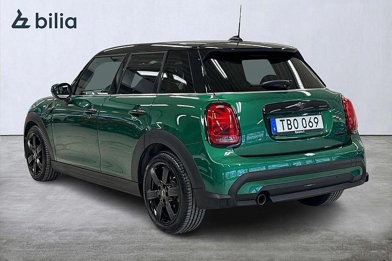 Begagnad Mini Cooper 136 HK (100 kW) 2022 British racing green metallic Halvkombi