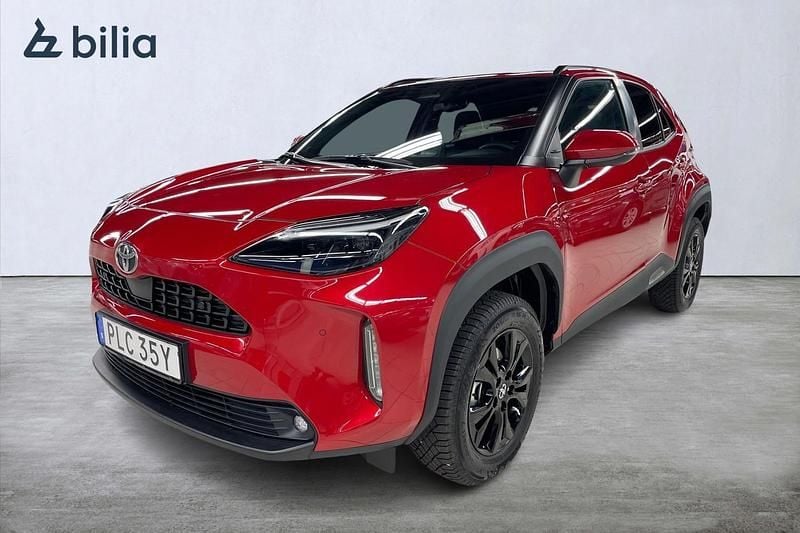 Röd Begagnad 2025 Toyota Yaris Hybrid | 359 900 kr - Bild 1/3