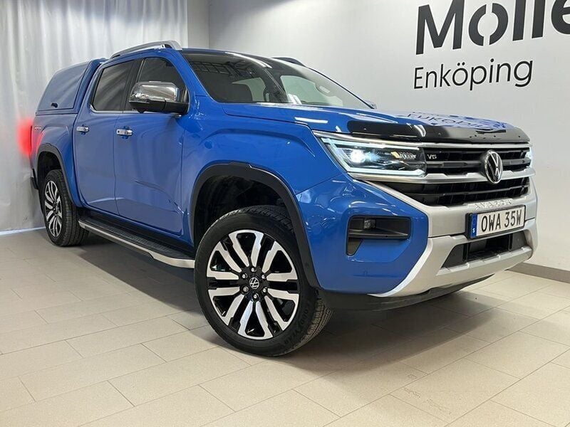 Blå (mid blue metallic) Begagnad 2023 VW Amarok Aventura Pickup | 659 000 kr (Marknadspris) - Bild 1/4