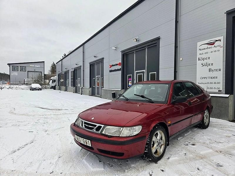 Begagnad Saab 9-3 154 HK (113 kW) 1999 Röd Halvkombi