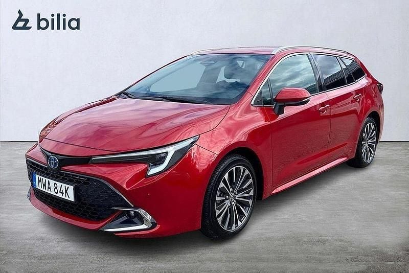 Röd Begagnad 2024 Toyota Corolla Style Kombi | 339 900 kr (Lite dyr) - Bild 1/4