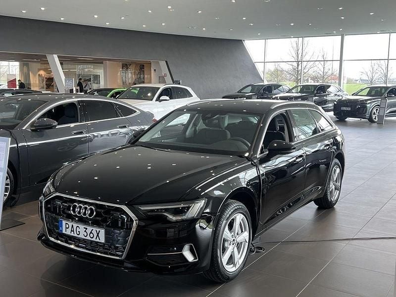 Svart (brilliantsvart) Ny 2025 Audi A6 Advanced Plus Kombi | 649 800 kr (Marknadspris) - Bild 1/4