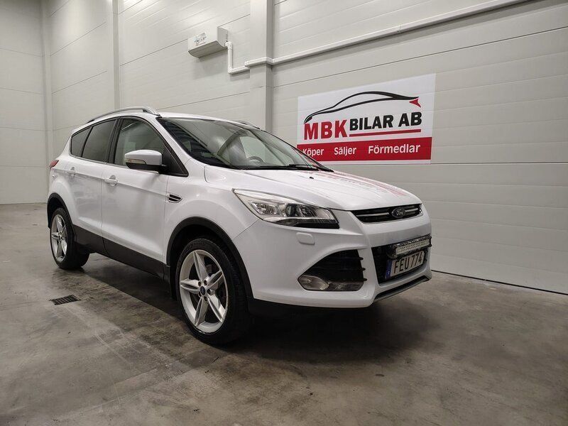 Vit Begagnad 2016 Ford Kuga Titanium SUV | 99 000 kr (Bra pris) - Bild 1/4