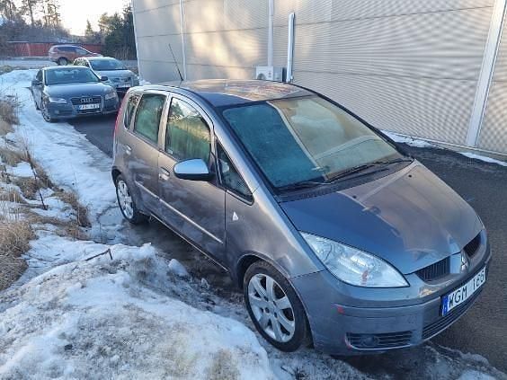 Begagnad Mitsubishi Colt 109 HK (80 kW) 2005 Halvkombi