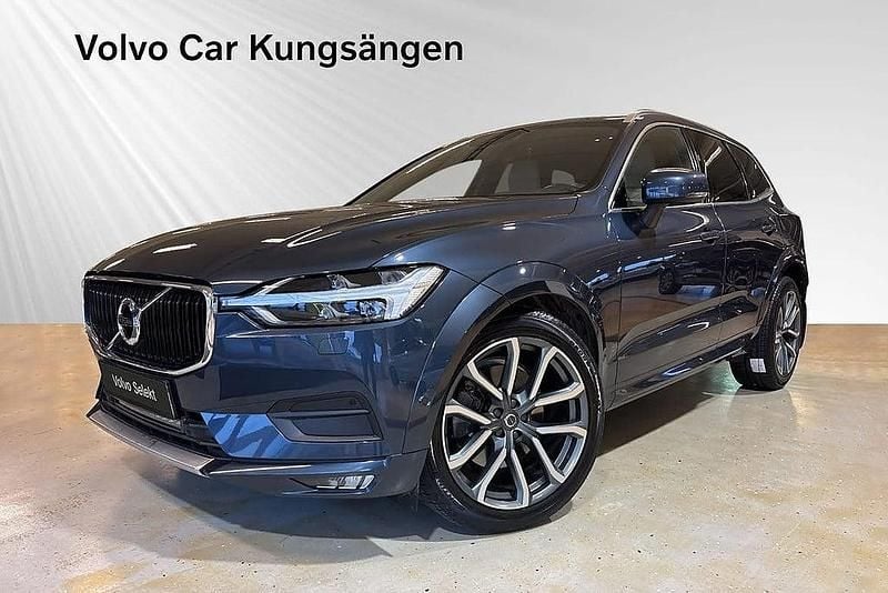 Mörkblå Begagnad 2019 Volvo XC60 Momentum SUV | 319 900 kr (Marknadspris) - Bild 1/3