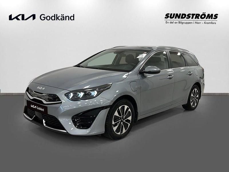 Grå (lunar silver) Begagnad 2024 Kia Ceed Sportswagon Advance Kombi | 329 900 kr (Dyr) - Bild 1/4