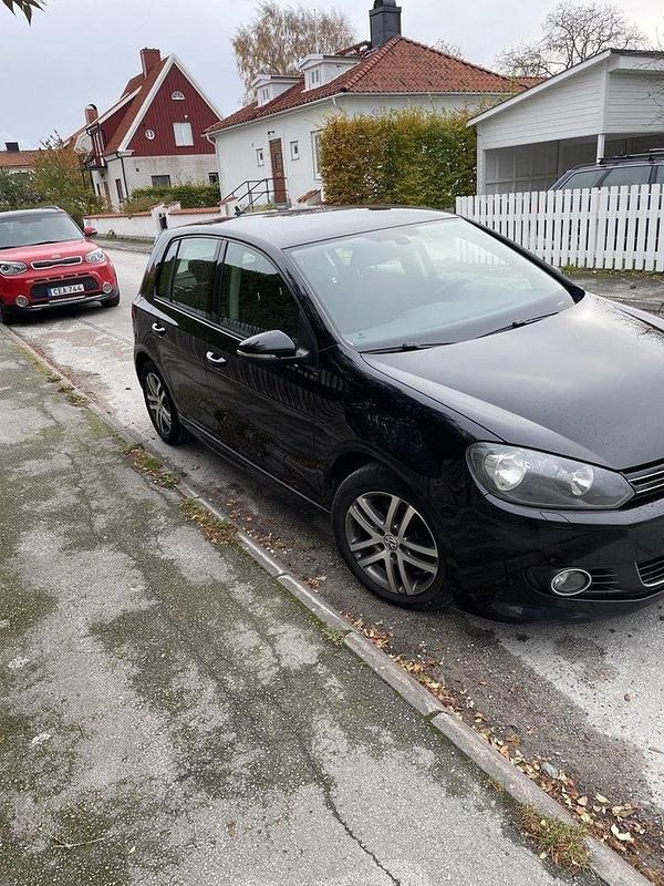 Svart Begagnad 2013 VW Golf VII Halvkombi | 82 000 kr (Bra pris) - Bild 1/4