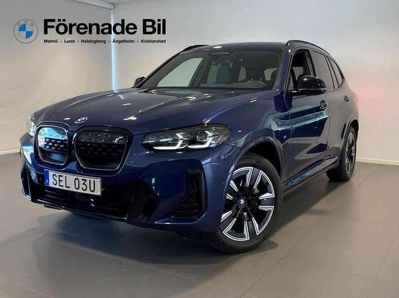 Blå Begagnad 2024 BMW iX3 SUV | 619 000 kr (Marknadspris) - Bild 1/4