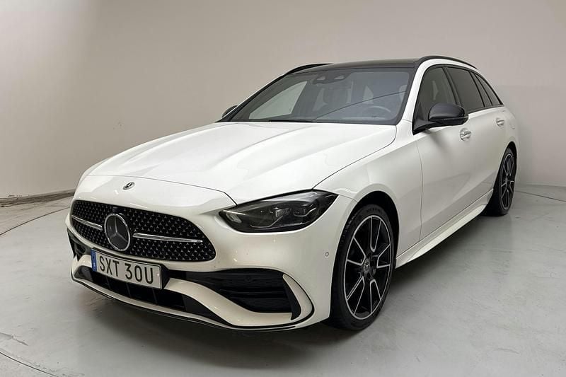 Vit Begagnad 2023 Mercedes C300 AMG Kombi | 314 800 kr - Bild 1/4