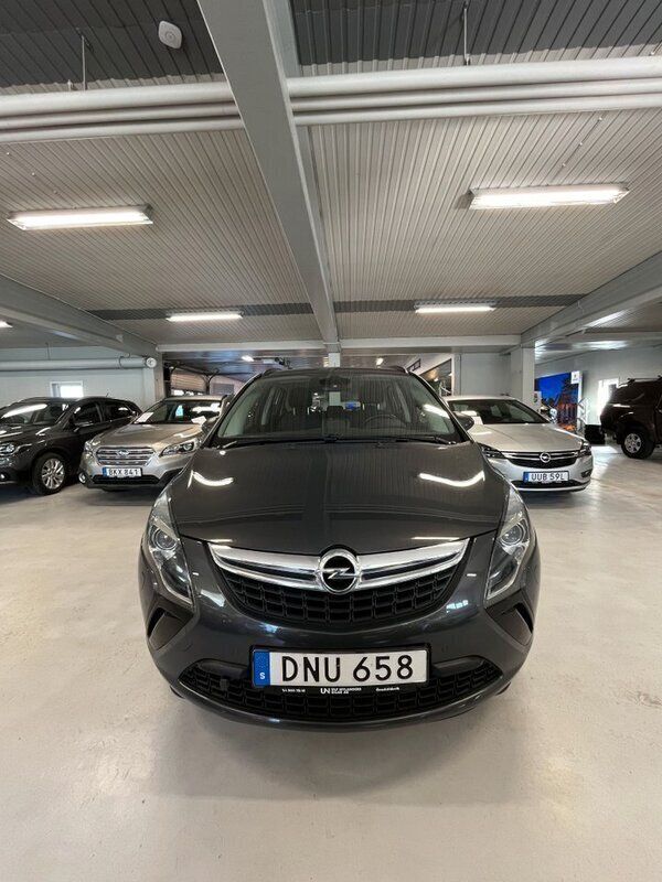 Grå Begagnad 2014 Opel Zafira Tourer Minibuss | 109 000 kr (Dyr) - Bild 1/4
