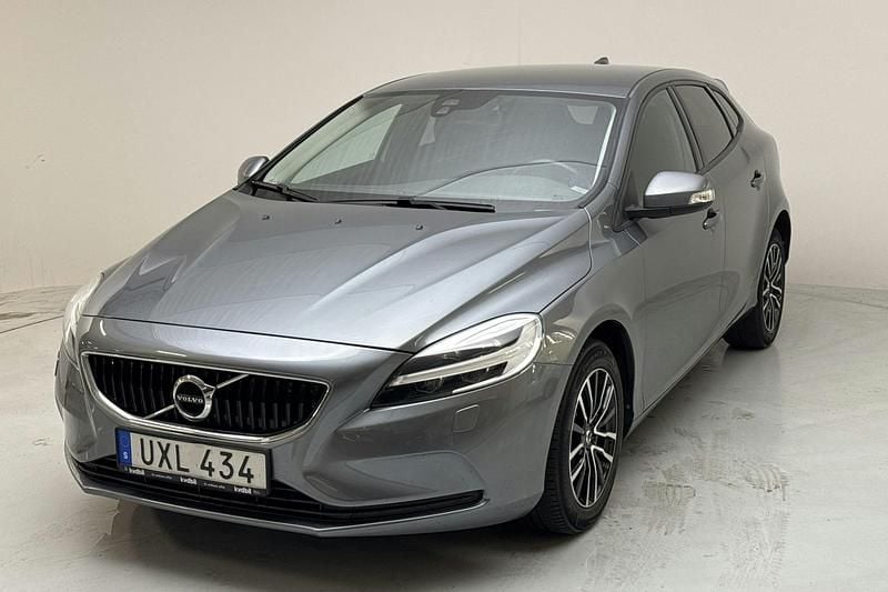 Grå Begagnad 2018 Volvo V40 Business Edition Kombi | 154 900 kr (Bra pris) - Bild 1/4