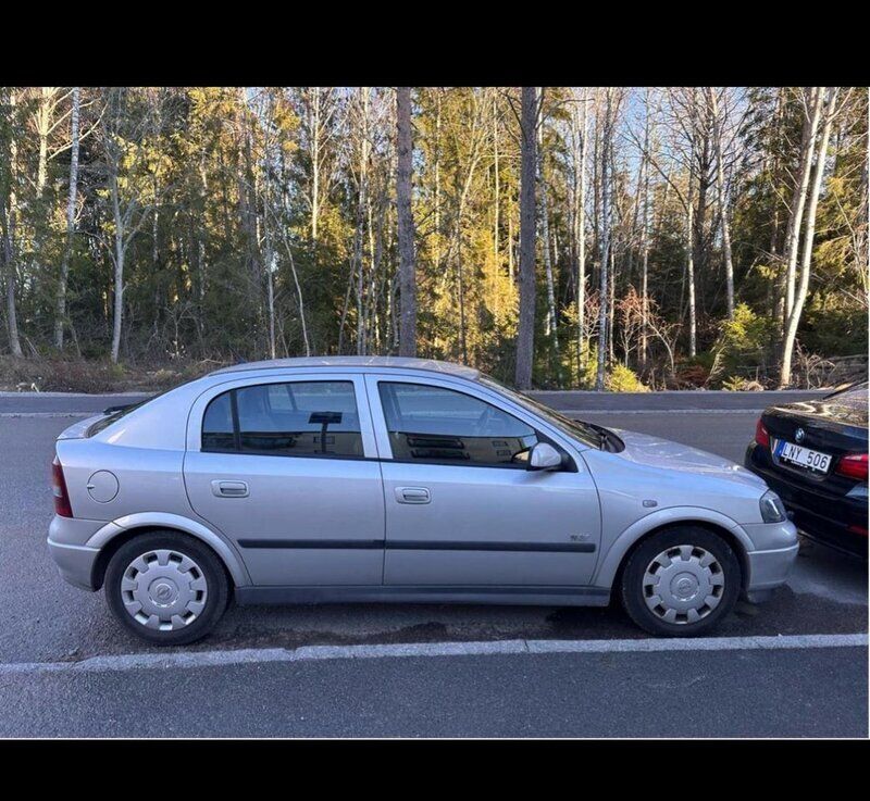 Grå Begagnad 2003 Opel Astra Halvkombi | 21 000 kr (Marknadspris) - Bild 1/4