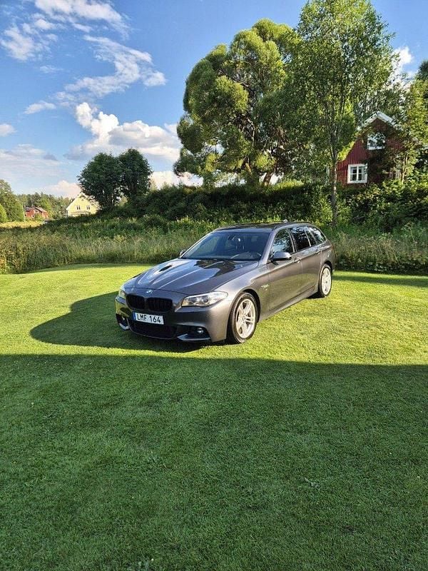 Grå Begagnad 2016 BMW 520 M Sport Kombi | 190 000 kr (Dyr) - Bild 1/3
