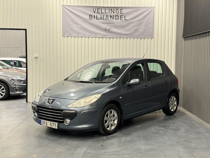 Mörkgrå Begagnad 2007 Peugeot 307 Halvkombi | 39 900 kr (Dyr) - Bild 1/4