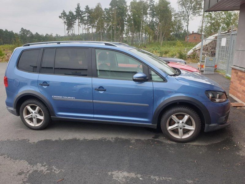 Volkswagen touran cross