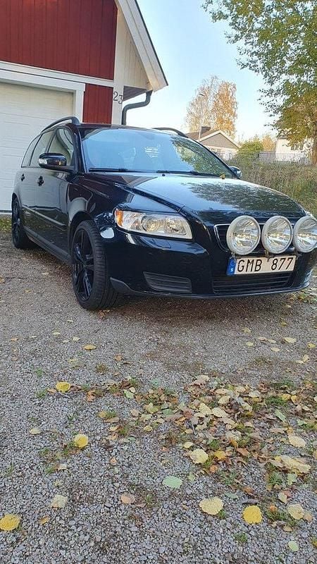 Svart Begagnad 2008 Volvo V50 Kinetic Kombi | 37 000 kr (Bra pris) - Bild 1/4